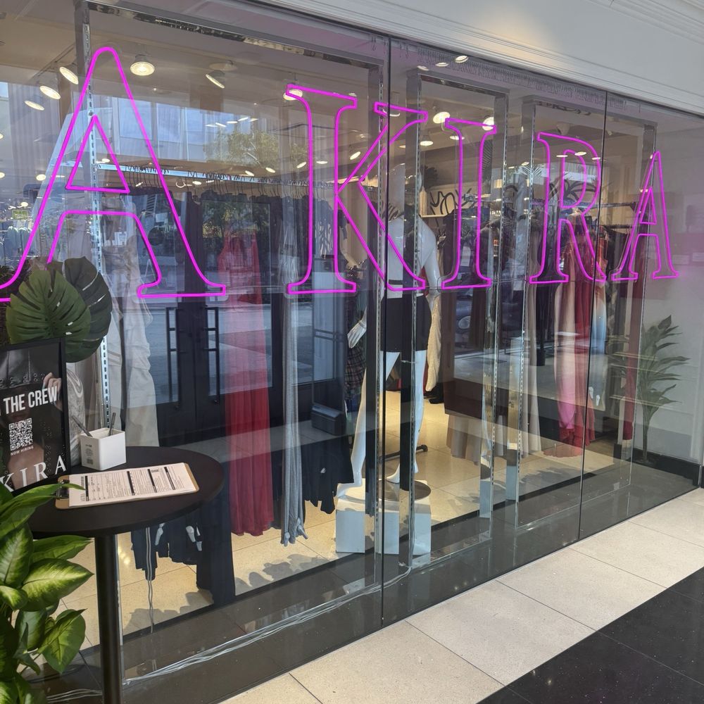 AKIRA - Store entry - Accessories Near Me - Miami Beach, Florida