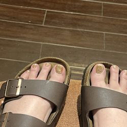 KK Nails Spa - Gold toes!