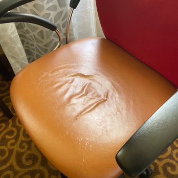 DoubleTree by Hilton Hotel Memphis Downtown - This chair has seen better days - Hotels Near Me - Memphis, Tennessee DoubleTree by Hilton Hotel Memphis Downtown - This chair has seen better days - Hotels Near Me - Memphis, Tennessee