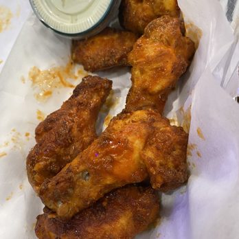 Mountain Mike's Pizza - Buffalo chicken wings - Pizza Near Me - Fresno, California