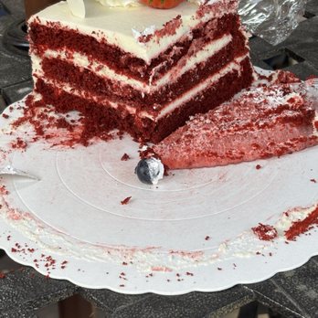 85°C Bakery Cafe-Balboa Mesa - Red velvet cake - Coffee & Tea Near Me - San Diego, California