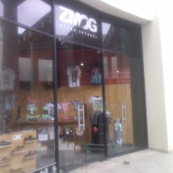Zmog - Fachada del negocio.