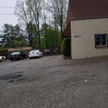 Lloyd's Collision Service - Empty lot shows their ability to get work fone - Body Shops Near Me - Philadelphia, Pennsylvania Lloyd's Collision Service - Empty lot shows their ability to get work fone - Body Shops Near Me - Philadelphia, Pennsylvania