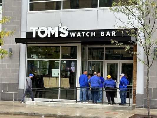 Tom's Watch Bar by null
