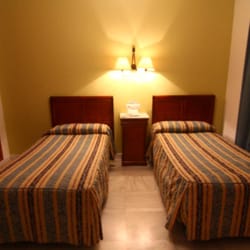 Hotel Maestre - My room of two twin beds