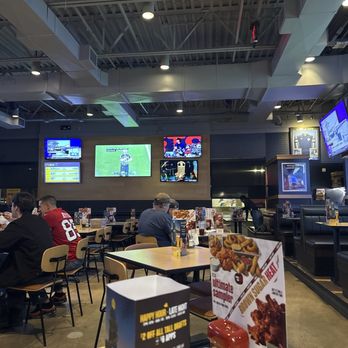 Buffalo Wild Wings - empty restaurant but bad service. - Chicken Wings Near Me - Lee's Summit, Missouri Buffalo Wild Wings - empty restaurant but bad service. - Chicken Wings Near Me - Lee's Summit, Missouri