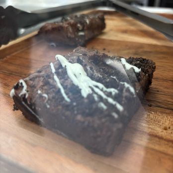 Chocolate Huis - Chocolatiers & Shops Near Me - Arnprior, Ontario
