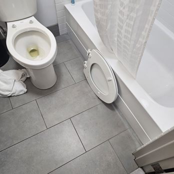 Hilton Garden Inn Outer Banks/Kitty Hawk - Broken toilet seat - Hotels Near Me - Kitty Hawk, North Carolina Hilton Garden Inn Outer Banks/Kitty Hawk - Broken toilet seat - Hotels Near Me - Kitty Hawk, North Carolina