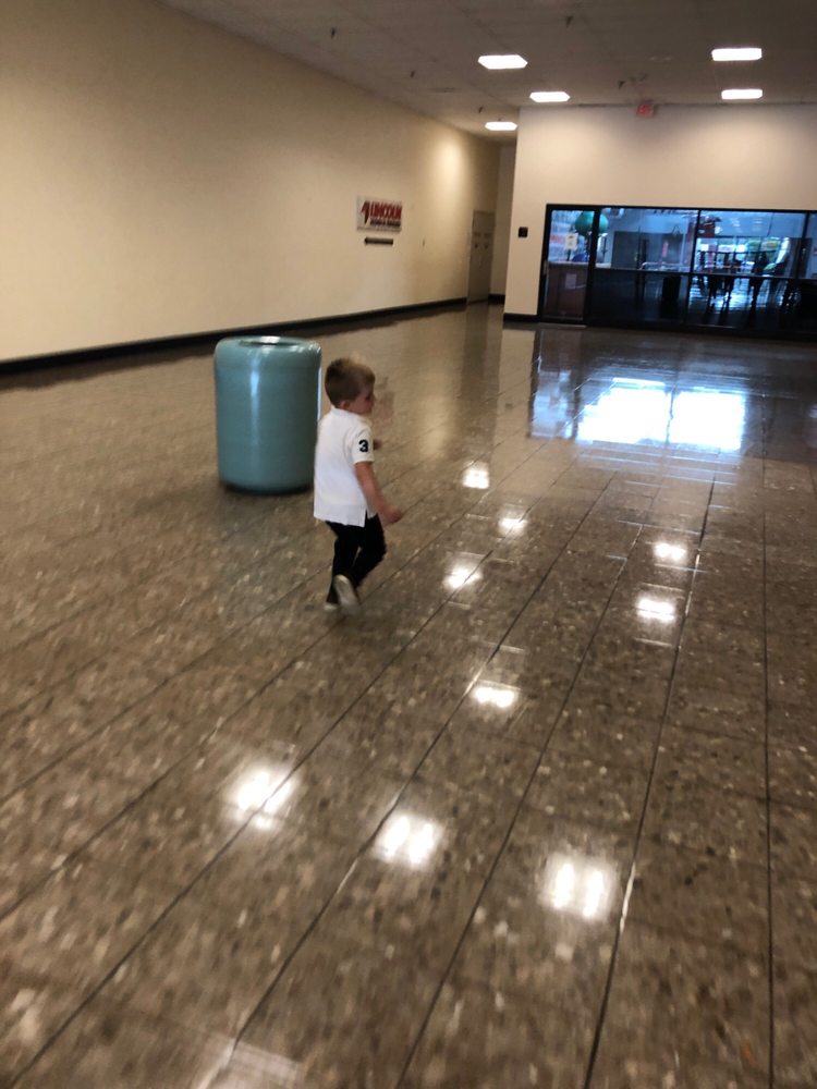 Lincoln Mall, Lincoln Roadtrippers