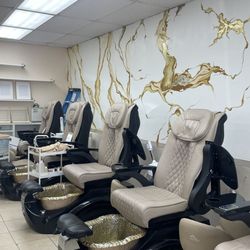 Super comfy spa seating for pedicures