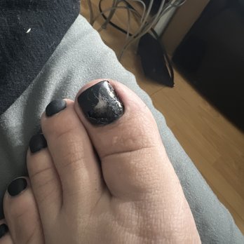 Laque Nail Bar - Chipped gel polish less than 24 hours and gel still wet!! - Nail Salons Near Me - North Hollywood, California