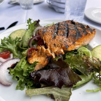 Mezzo Ristorante & Lounge - Mixed greens salad with salmon - Italian Near Me - Windsor, Ontario Mezzo Ristorante & Lounge - Mixed greens salad with salmon - Italian Near Me - Windsor, Ontario
