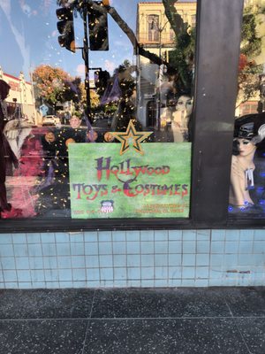 Hollywood Toys & Costumes by null