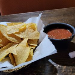 La Cabaña - Complimentary chips & salsa