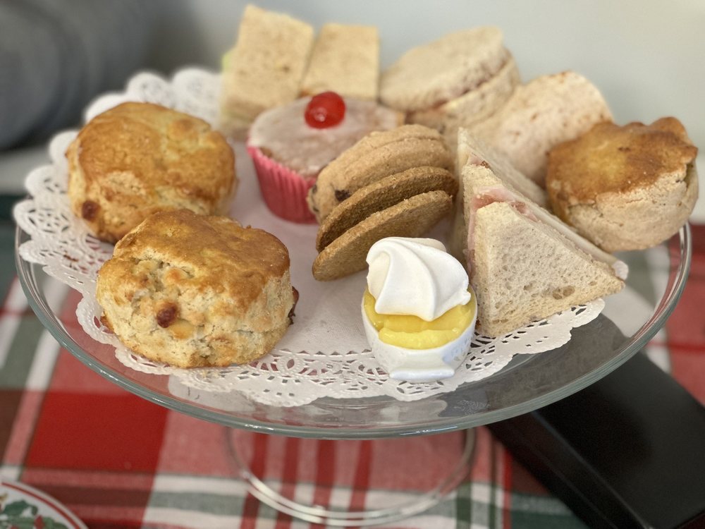 Val's English Tea and Pie Shop Logo
