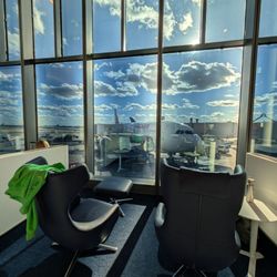 Air France Sky Team Lounge Gate M18 - Look at those windows!