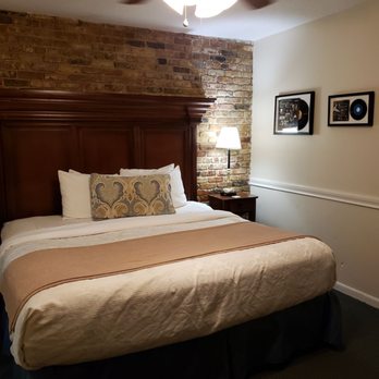 Hotel St. Pierre - Room 122: Joe Venuti - Hotels Near Me - New Orleans, Louisiana