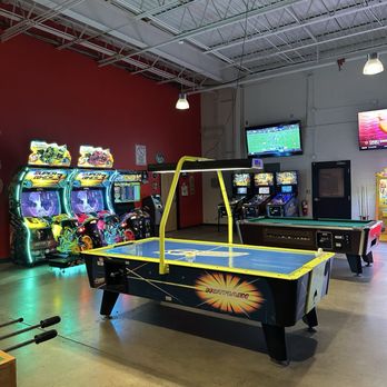 Fowling Warehouse Minneapolis - Sports Bars Near Me - Minneapolis, Minnesota Fowling Warehouse Minneapolis - Sports Bars Near Me - Minneapolis, Minnesota