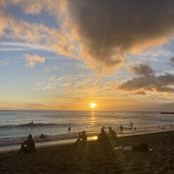 The Beach Bar - Sunset - Bars Near Me - Honolulu, Hawaii The Beach Bar - Sunset - Bars Near Me - Honolulu, Hawaii