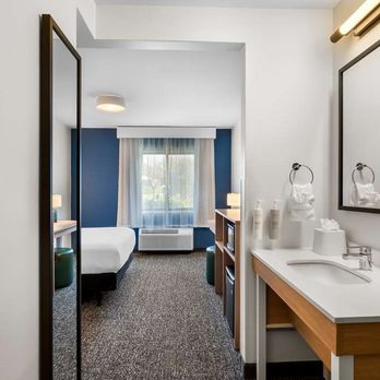 Spark by Hilton Grapevine DFW North - Guest room - Hotels Near Me - Grapevine, Texas