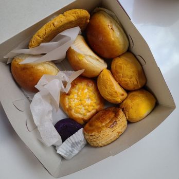 Cherry Blossom Bakery - Baked pork buns, curry puff, pineapple buns, almond cookie - Bakeries Near Me - San Francisco, California Cherry Blossom Bakery - Baked pork buns, curry puff, pineapple buns, almond cookie - Bakeries Near Me - San Francisco, California