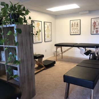 LC Chiropractic - Adjusting room - Chiropractors Near Me - Lynnwood, Washington LC Chiropractic - Adjusting room - Chiropractors Near Me - Lynnwood, Washington