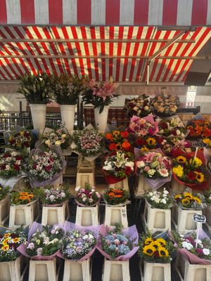Marché Aux Fleurs - Cours Saleya - Nice by null