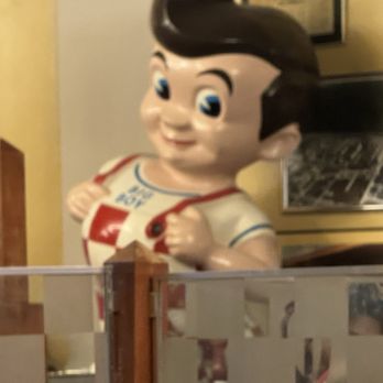 Bob’s Big Boy - Indoor Bob statue! - American Near Me - Burbank, California Bob’s Big Boy - Indoor Bob statue! - American Near Me - Burbank, California