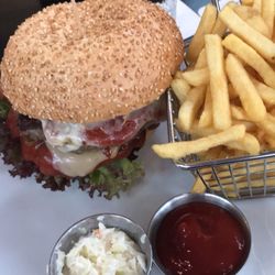Birds Diner - Double Cheeseburger mit kleiner Pommes