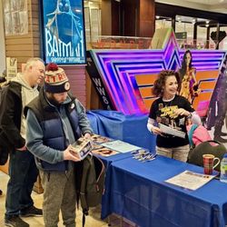 Libraire Omnibus - Great experience signing back to the future on set photos at the store and doing photo ops with all the wonderful people!