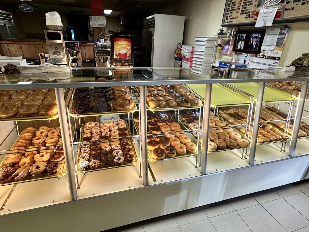 THE DONUT 47 Photos & 77 Reviews 247 Main St, El Segundo