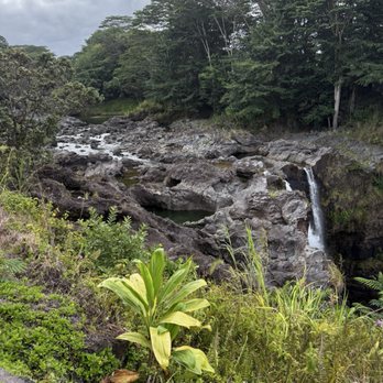Rainbow Falls - The falls - Parks Near Me - Hilo, Hawaii