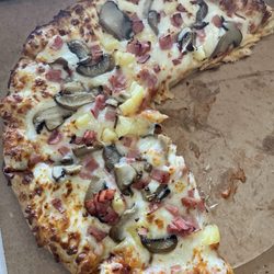 Jo-Bob's Gas & Grill - Pizza (ham, pineapple, mushrooms with extra cheese).