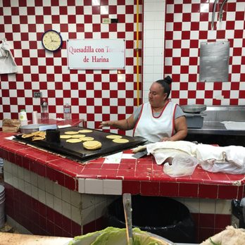 Tacos El Francés - tortilla lady - Tacos Near Me - Tijuana, BCN Tacos El Francés - tortilla lady - Tacos Near Me - Tijuana, BCN