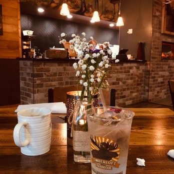 Timberloft Restaurant - Our table in a sparkly clean environment - Barbeque Near Me - Gordonsville, Tennessee Timberloft Restaurant - Our table in a sparkly clean environment - Barbeque Near Me - Gordonsville, Tennessee