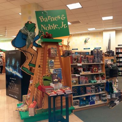 Barnes & Noble by null
