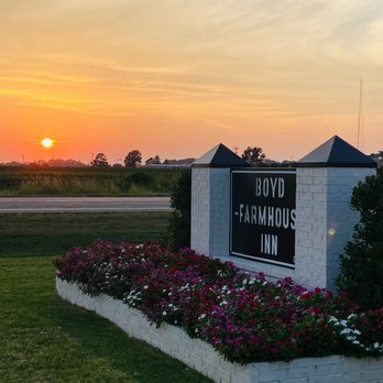 Boyd Farmhouse Inn - Those Arkansas County Sunsets! - Hotels Near Me - DeWitt, Arkansas