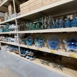 Val's Home Decor - Lots of decor