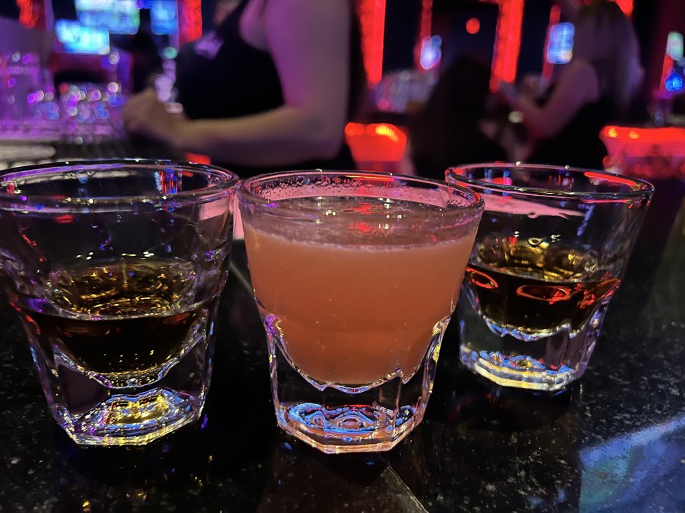 LIPSTICK MENS CLUB Updated August 2024 31 Photos 10859 Harry Hins