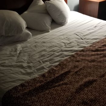 Starway Inn - King sized bed. - Hotels Near Me - Lansing, Illinois Starway Inn - King sized bed. - Hotels Near Me - Lansing, Illinois
