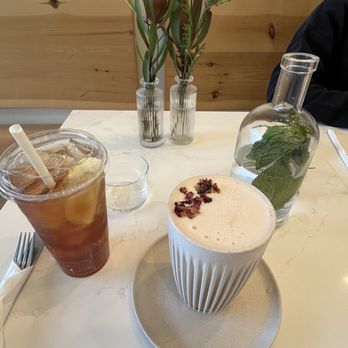 Jackie's Grillette - Hot chai, water with mint, fresh made iced tea - American Near Me - Little Falls, New Jersey
