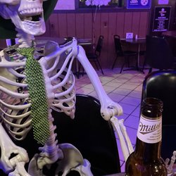 Babylon restaurant and bar - Fun Saturday night with Skully. He ordered a Miller Lite.