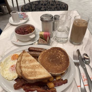 Junior's - Classic breakfast - Breakfast & Brunch Near Me - Las Vegas, Nevada