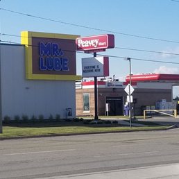 Exterior photo of Peavey Mart - Kitchener, Ontario Exterior photo of Peavey Mart - Kitchener, Ontario