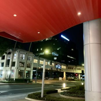 CHOC Children's - Children's Hospital of Orange County - View from valet line to main entrance - Hospitals Near Me - Orange, California CHOC Children's - Children's Hospital of Orange County - View from valet line to main entrance - Hospitals Near Me - Orange, California