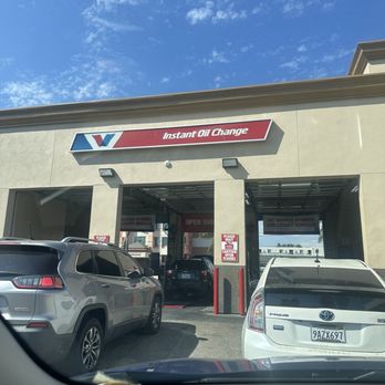 Valvoline Instant Oil Change - Oil Change Stations Near Me - Northridge, California Valvoline Instant Oil Change - Oil Change Stations Near Me - Northridge, California