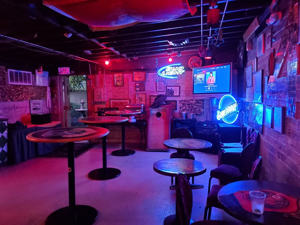 SALLYS ALLEY Updated October 2024 24 Photos 181 M St, March Air