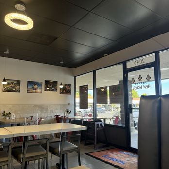 Harrys Hen House - sitting area - Chicken Shop Near Me - Fresno, California Harrys Hen House - sitting area - Chicken Shop Near Me - Fresno, California
