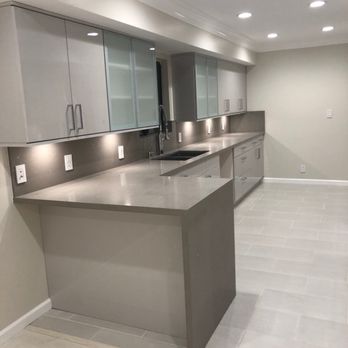 Modern Flat Panel Cabinets With Quartz Countertop Backsplash