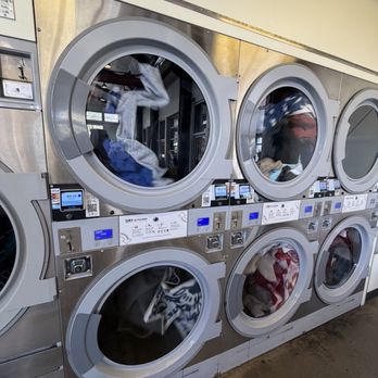 Spin Laundry Lounge - Laundromat Near Me - Portland, Oregon